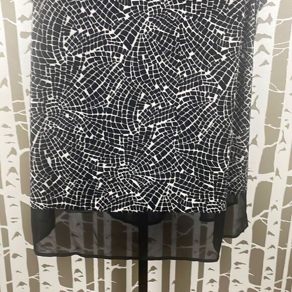 Vince Camuto Mosaic Print Sleeveless Top 1X - Picture 10 of 10